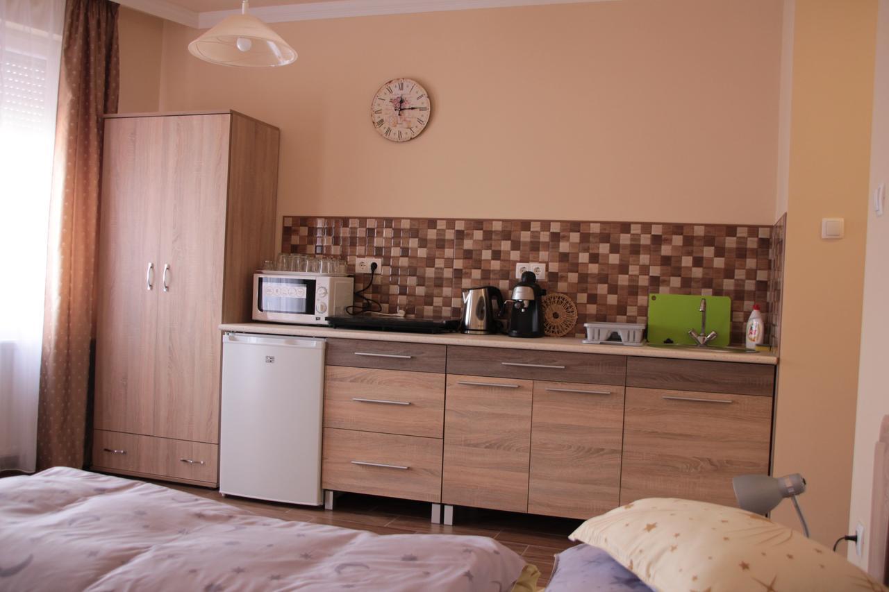 Imola Es Andrea Apartmanhaz 2 Hajduszoboszlo Exterior photo